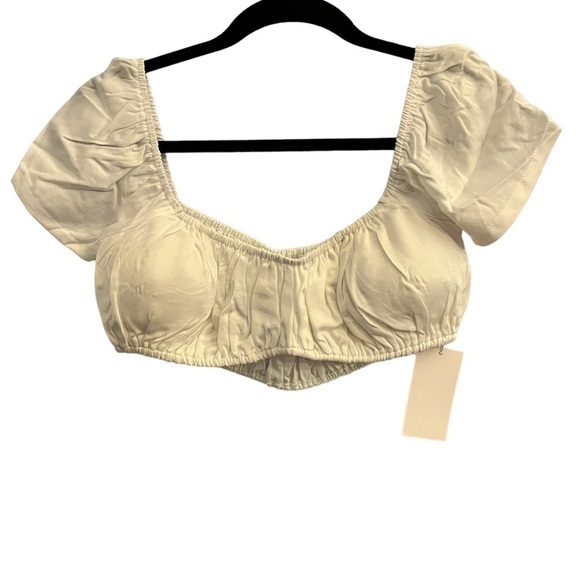 33. NWT White Cap Sleeve Crop Top - Picture 1 of 6